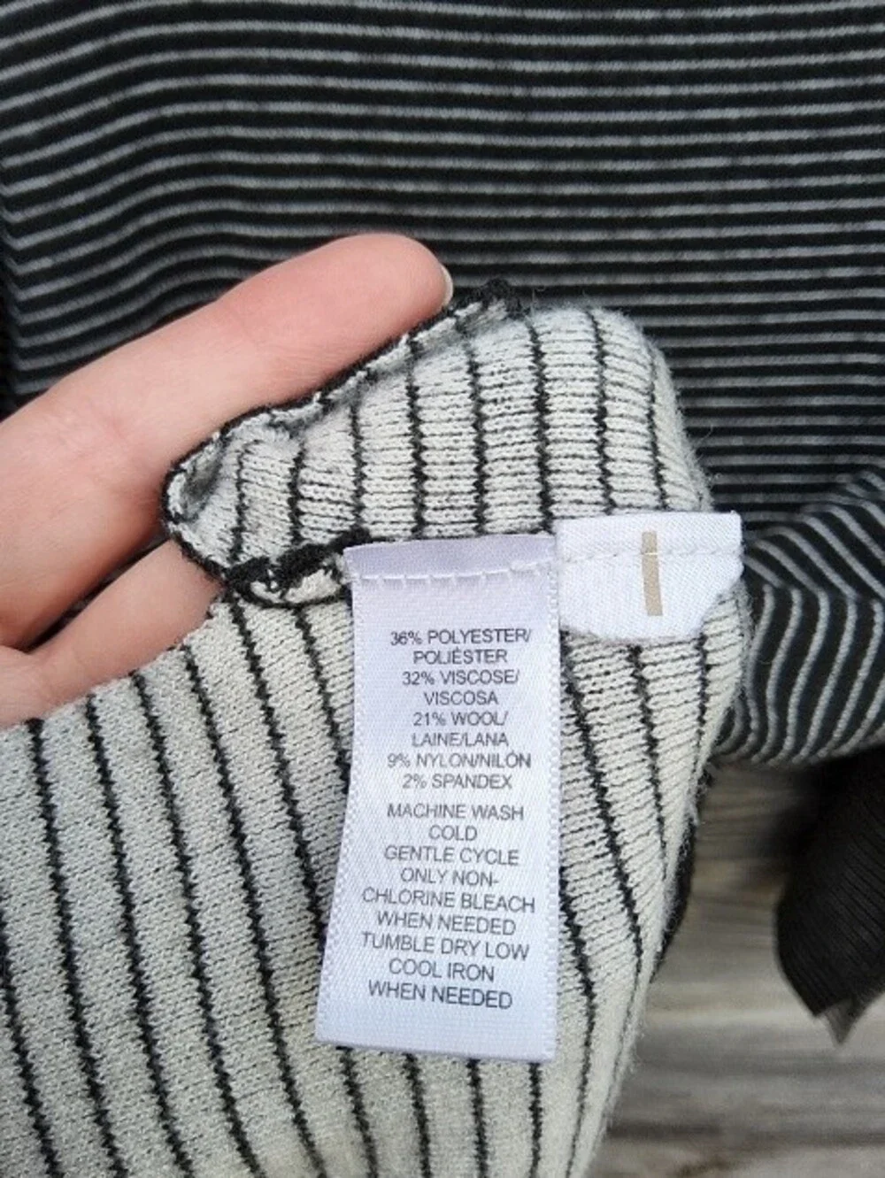 LOFT Black and White Striped Sweater Size XL - Picture 8 of 9